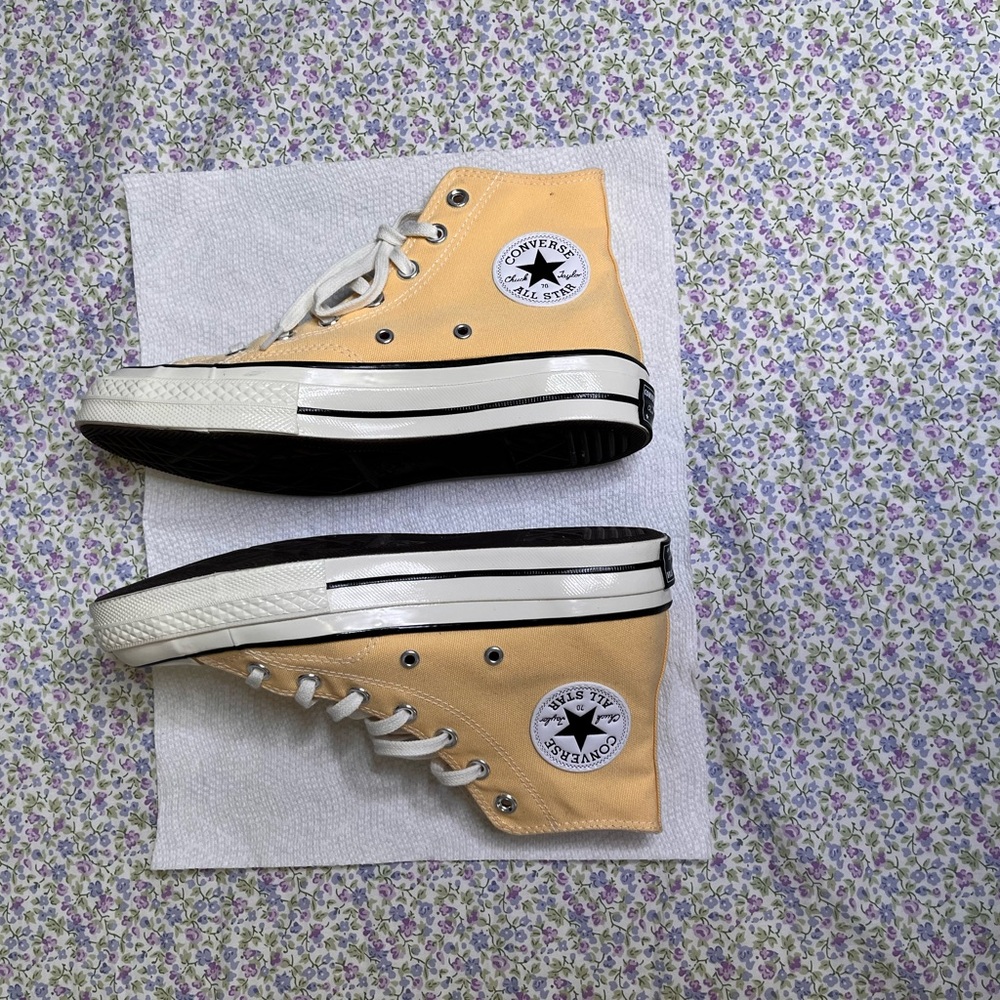 Men 5.5 Women’s 7.5 Converse Chuck 70 Light Yellow High Top Sneaker